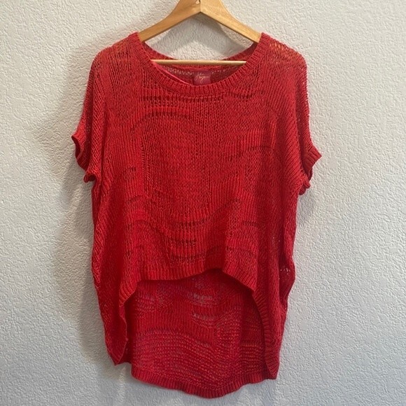 John & Jenn Dark Pink Red Knit High Low Short Sleeve Sweater Size Small - Picture 1 of 7
